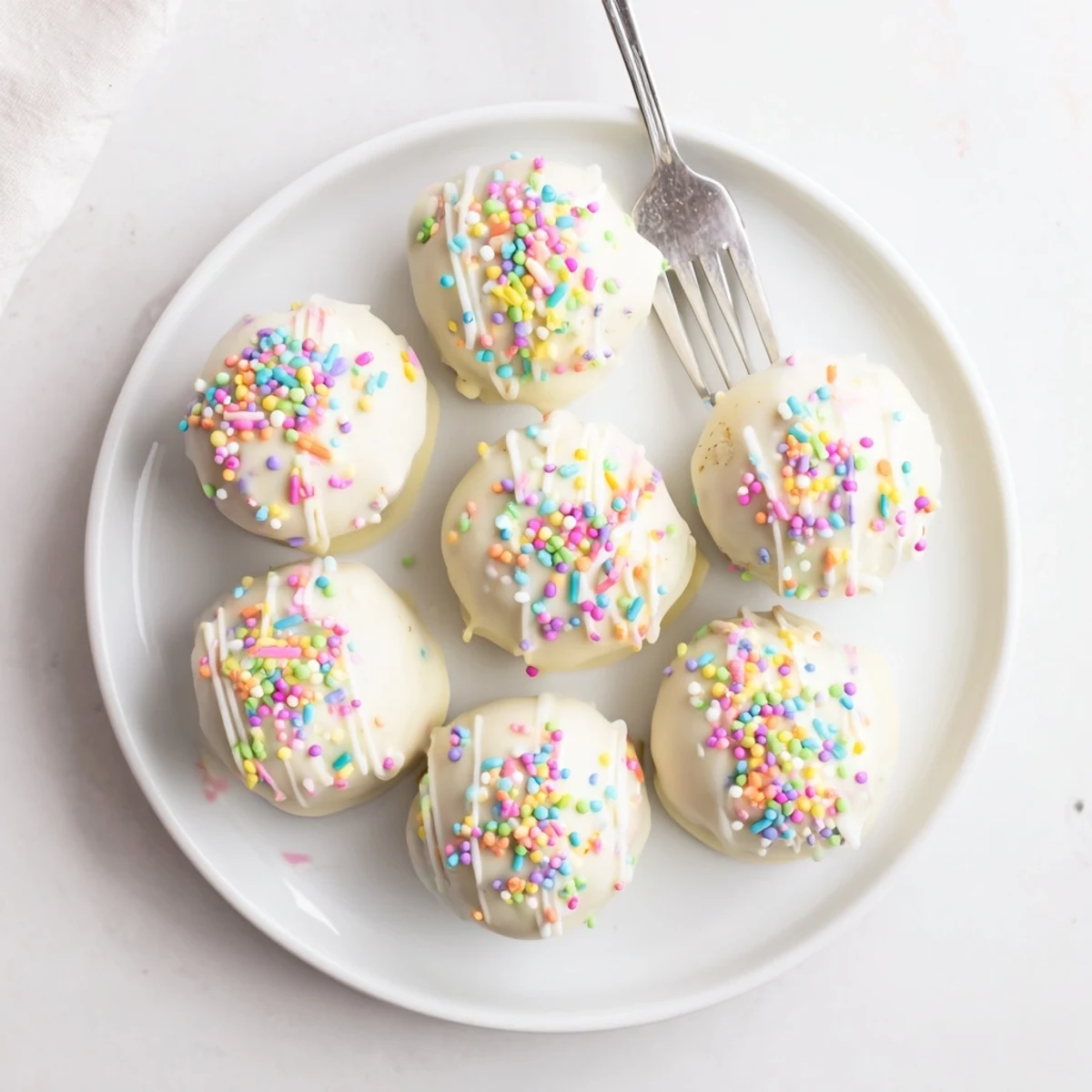 No-bake Banana Pudding Easter Truffles with vanilla wafer crumbs and smooth cream cheese