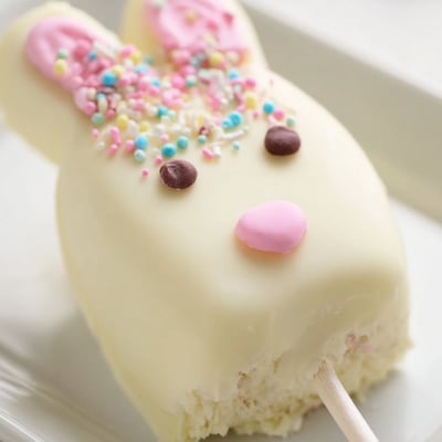White chocolate bunny cakesicles
